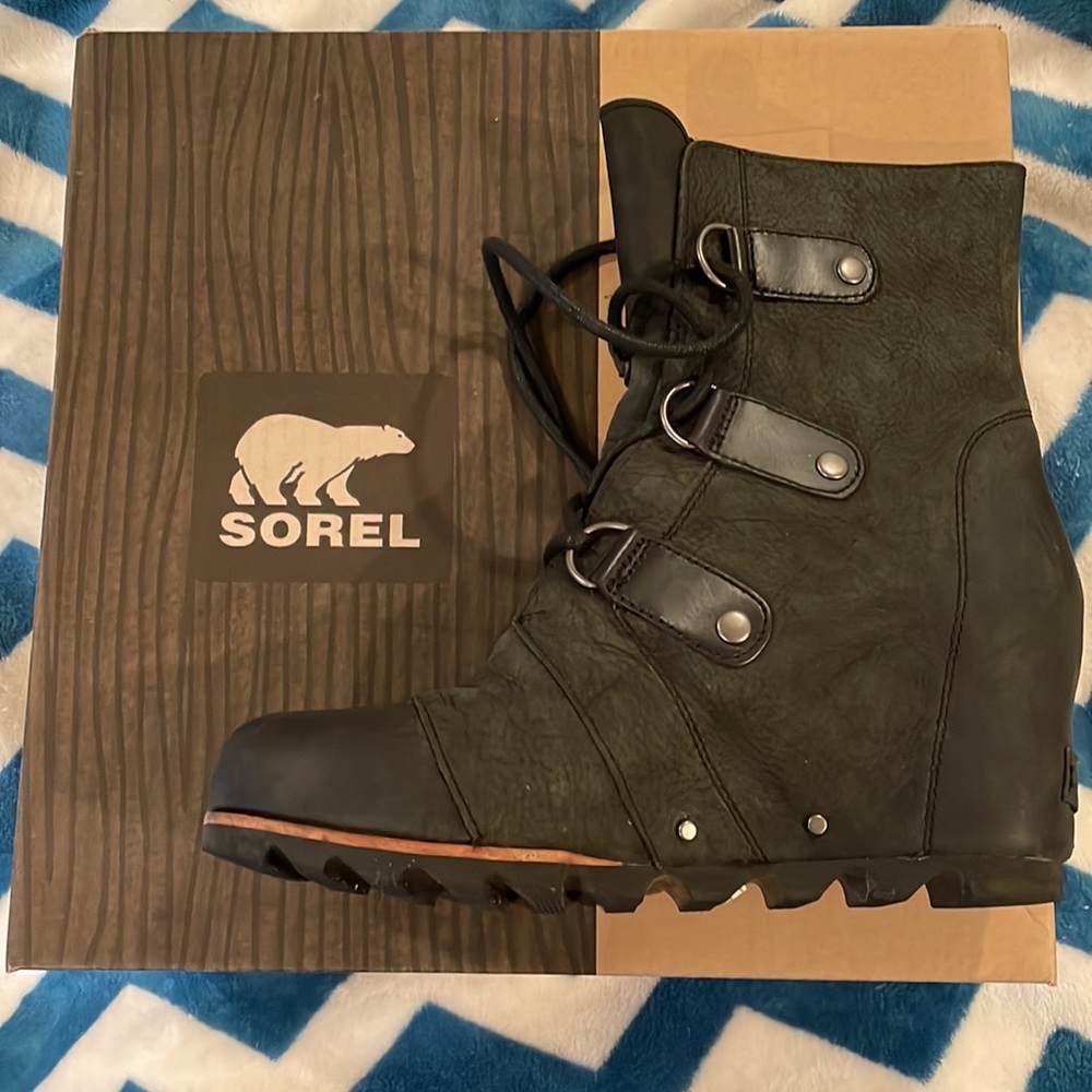 Sorel Joan of Arctic Wedge Mid, NIB